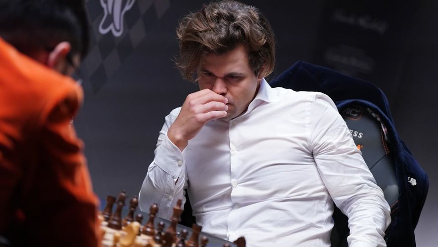 960 国际象棋：冠军马格努斯·卡尔森所穿的这款彻底改变国际象棋规则的新游戏是什么？
